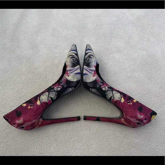 Nine West Multicolor Floral Heels, Size 5 W, pink purple grey pointy high heels - Picture 9 of 16